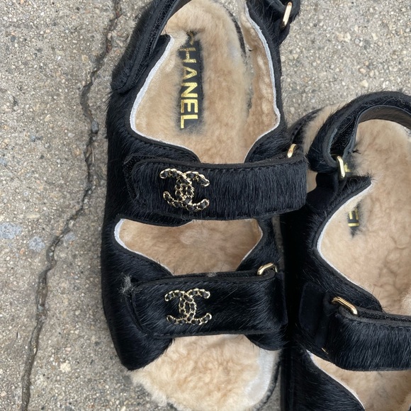 Chanel calfskin dad shearling sandals - Picture 7 of 8
